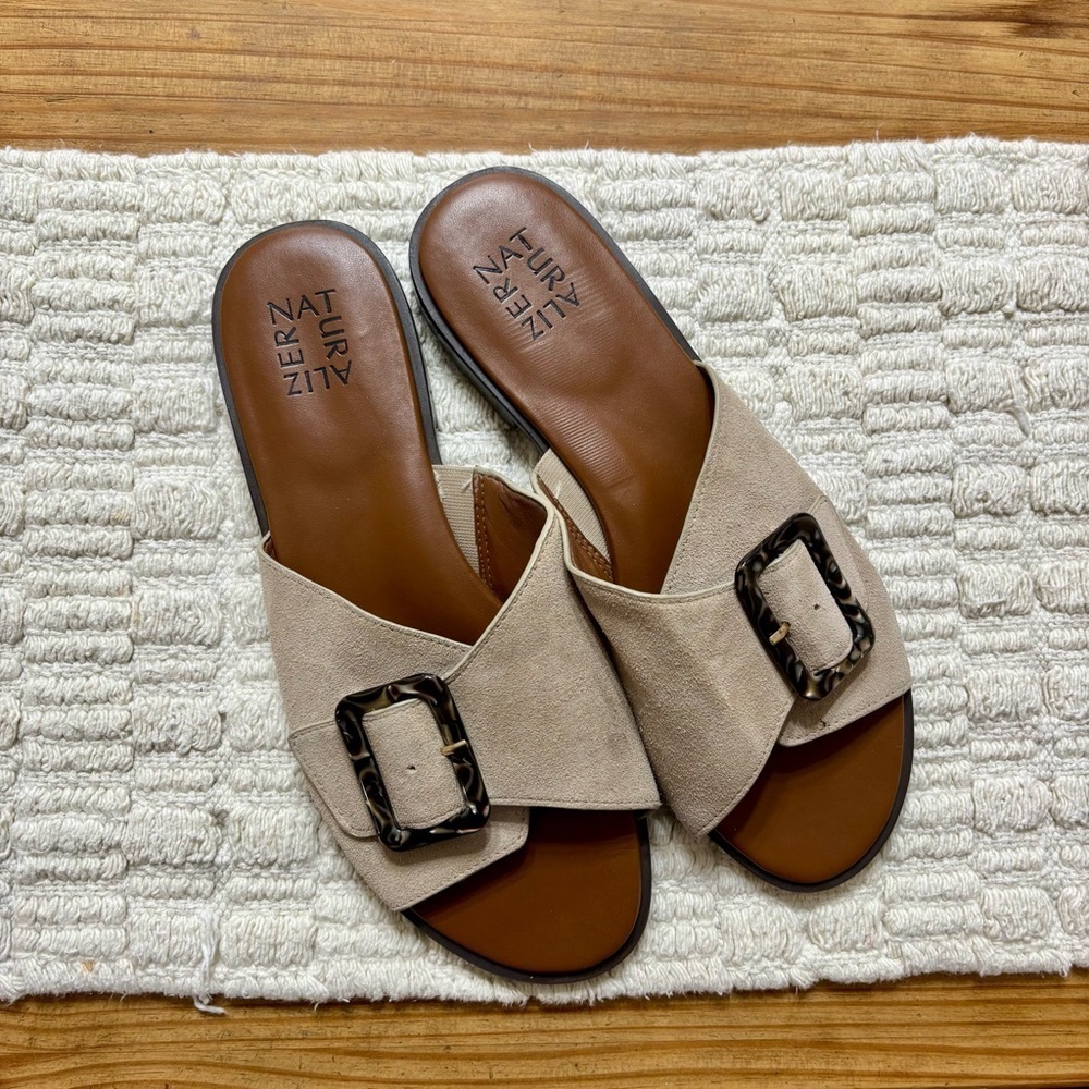 Naturalizer Forrest Slide Sandal Womens 10 Porcelain Beige Suede Tortoise Buckle